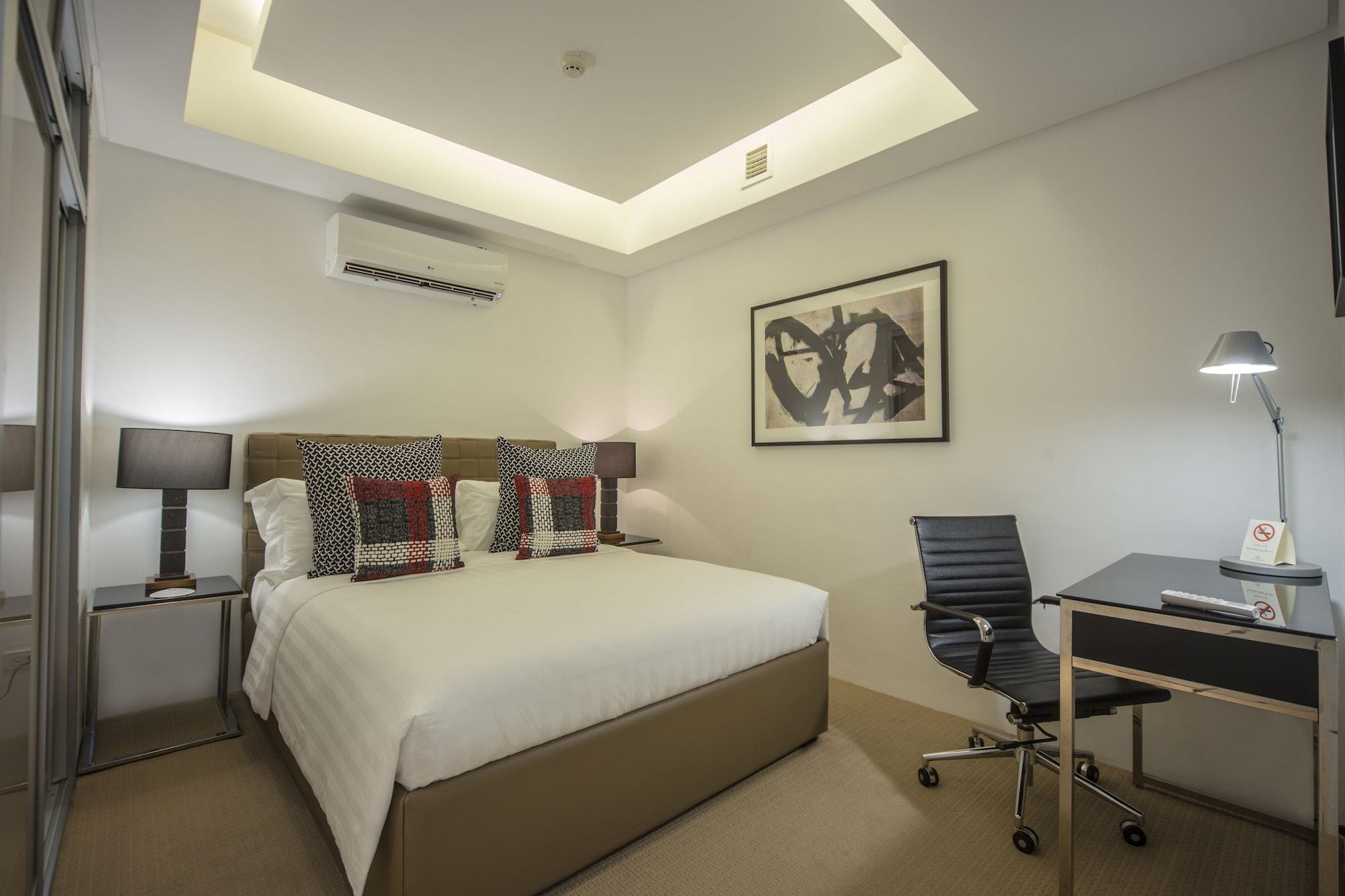 The Alpha Suites Макати Экстерьер фото