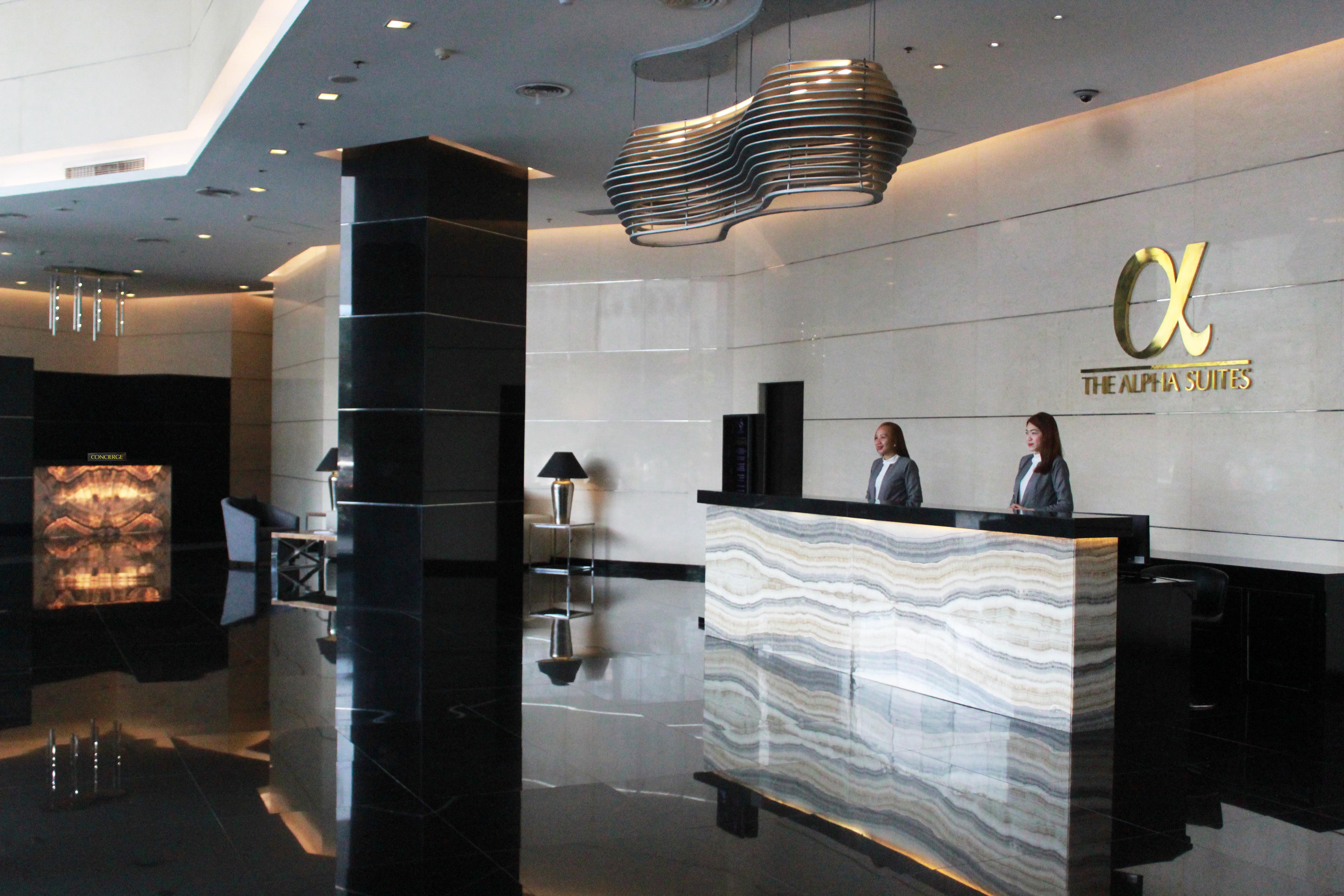 The Alpha Suites Макати Экстерьер фото