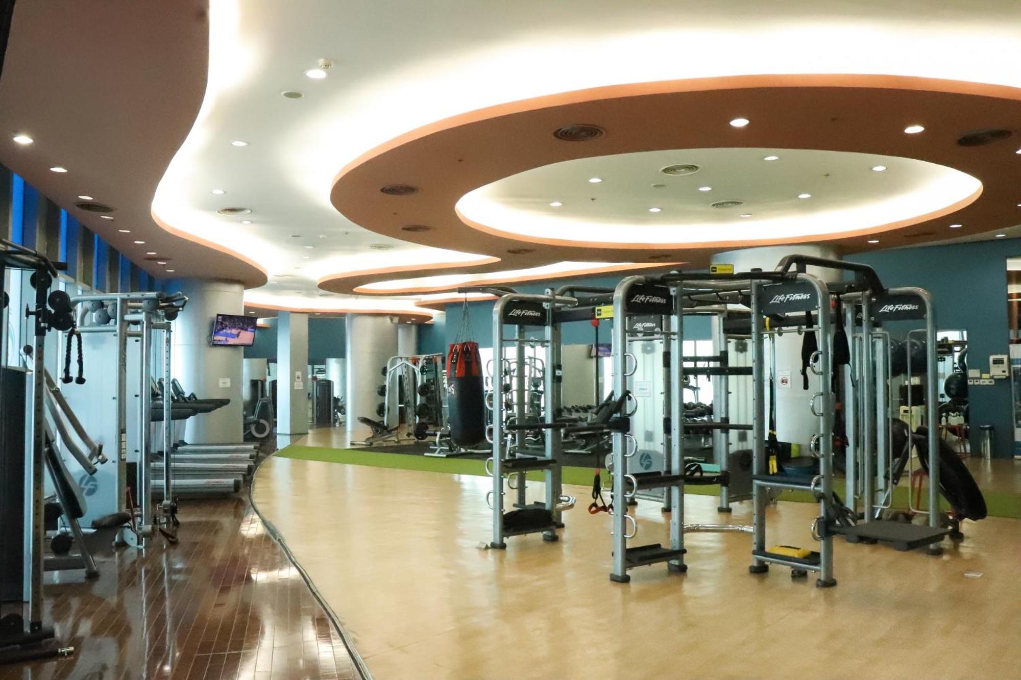 The Alpha Suites Макати Экстерьер фото